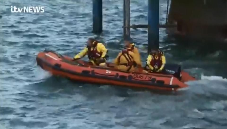 "Au apucat sa urce pe barca de salvare!" Noi informatii despre disparitia lui Emiliano Sala. Cine i-a pus avionul la dispozitie_4