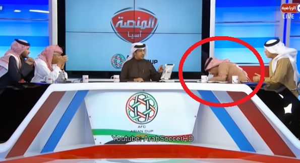
	Moment socant! Un invitat a facut infarct in studioul unei televiziuni de sport din Emiratele Arabe, dupa victoria nationalei din semifinalele Cupei Asiei
