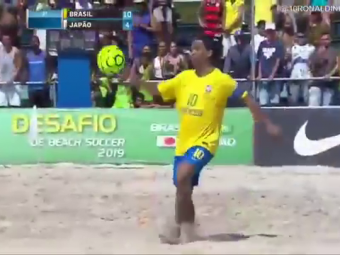 
	Ronaldinho, ZEUL PLAJELOR la 38 de ani! Brazilianul a facut spectacol din nou in tricoul nationalei. VIDEO
