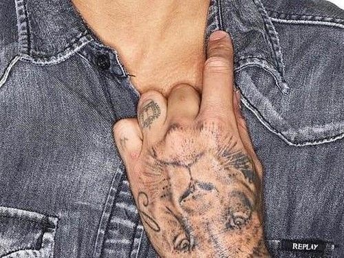 O noua accidentare, un nou tatuaj! Neymar si-a facut un desen IMENS cu supereroi pe spate! FOTO_8