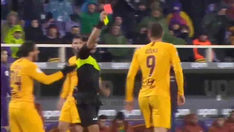 Scene IREALE la Fiorentina 7-1 AS Roma! Dzeko l-a scuipat in figura pe arbitru si a vazut rosu. VIDEO_3