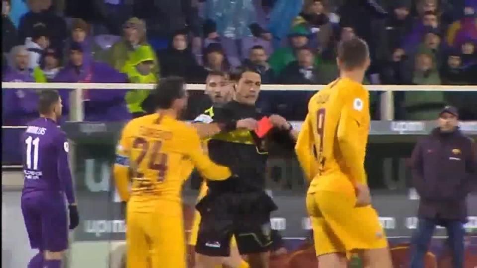 Scene IREALE la Fiorentina 7-1 AS Roma! Dzeko l-a scuipat in figura pe arbitru si a vazut rosu. VIDEO_4