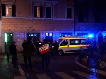 
	SANGE la Roma inaintea meciului! 4 oameni au ajuns la spital injunghiati! Scene teribile inainte de Lazio - Sevilla
