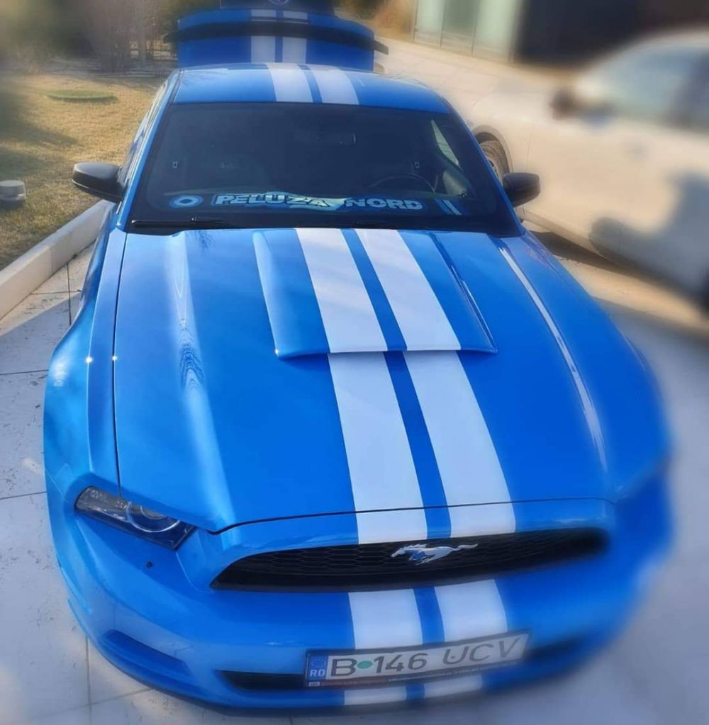Bobonete si-a vopsit Mustangul in culorile Craiovei si i-a dedicat numarul de inmatriculare. FOTO_1