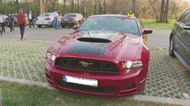 Bobonete si-a vopsit Mustangul in culorile Craiovei si i-a dedicat numarul de inmatriculare. FOTO_4