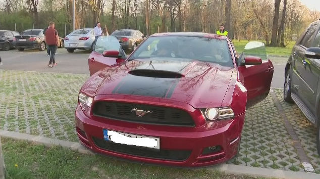 Bobonete si-a vopsit Mustangul in culorile Craiovei si i-a dedicat numarul de inmatriculare. FOTO_5