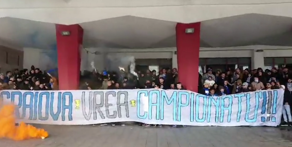 PLANETA CRAIOVA! Imagini din alta lume: suporterii au condus echipa la gara, au cantat si au afisat un banner special inainte de plecarea la Bucuresti // VIDEO_3