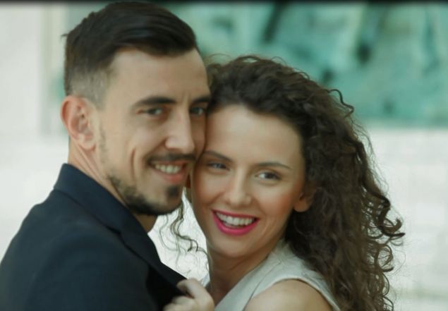 Noul golgheter FCSB, casatorit cu o frumoasa prezentatoare TV din Romania! Cu ce GEST l-a facut s-o ceara de sotie. FOTO_16