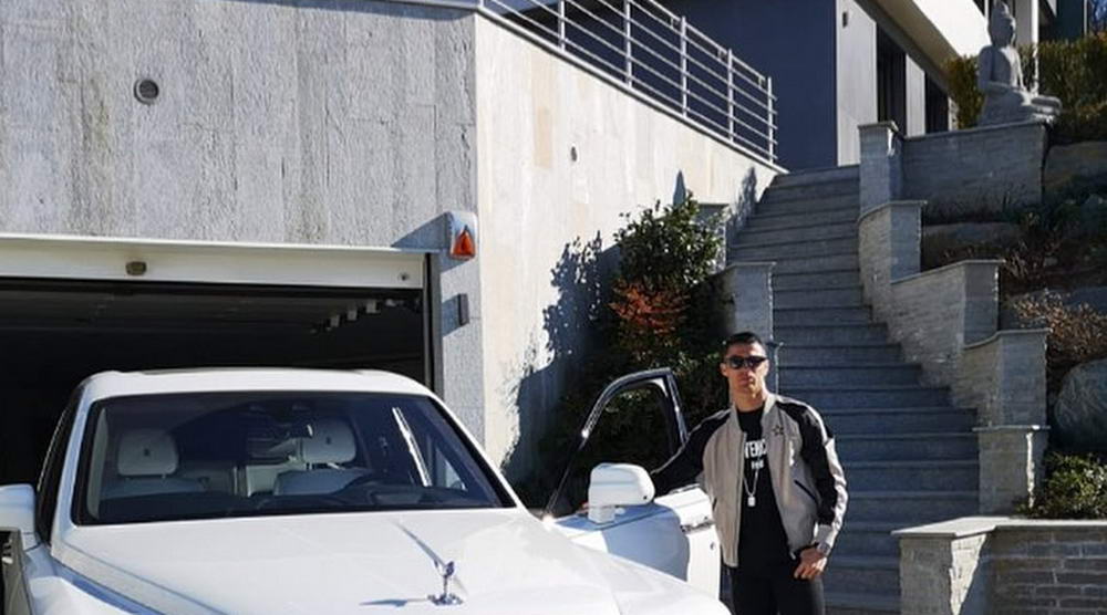 Cristiano Ronaldo nu se mai satura! Si-a luat un Rolls Royce de 400.000 de euro! Ce BOLIZI are in garaj. FOTO_12