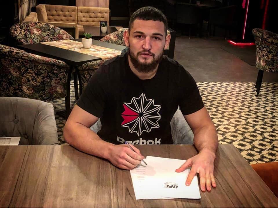 Moment istoric pentru Romania! Campionul greilor a semnat cu UFC, celebra promotie de MMA!_1
