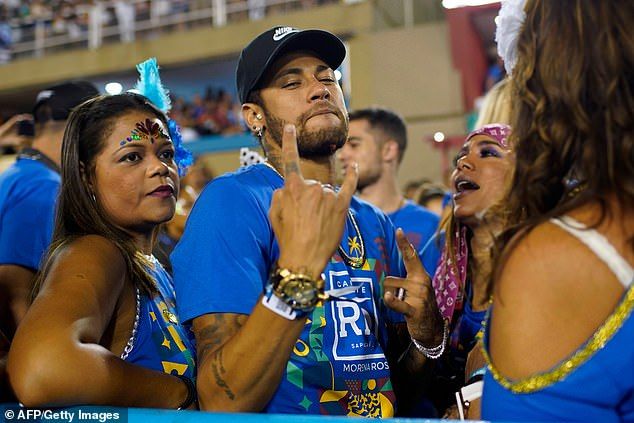 Cate iubite are Neymar? CATE VREA EL! Brazilianul a dansat cu o cantareata, apoi a "combinat" o blonda. Petrecere ca in filme la Carnavalul de la Rio. FOTO_5