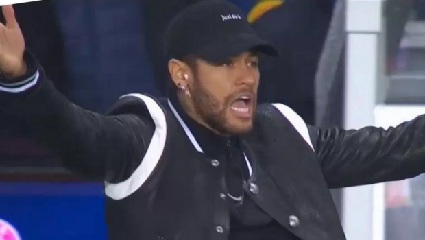 
	Neymar si tatal lui vs. gasca lui Cantona: rafuiala in tribune dupa PSG - United, stewarzii au intervenit
