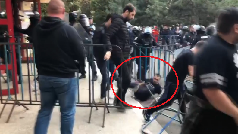Atentie, imagini socante! Momentul in care galeria lui Dinamo este evacuata din sala de la Focsani! VIDEO_3