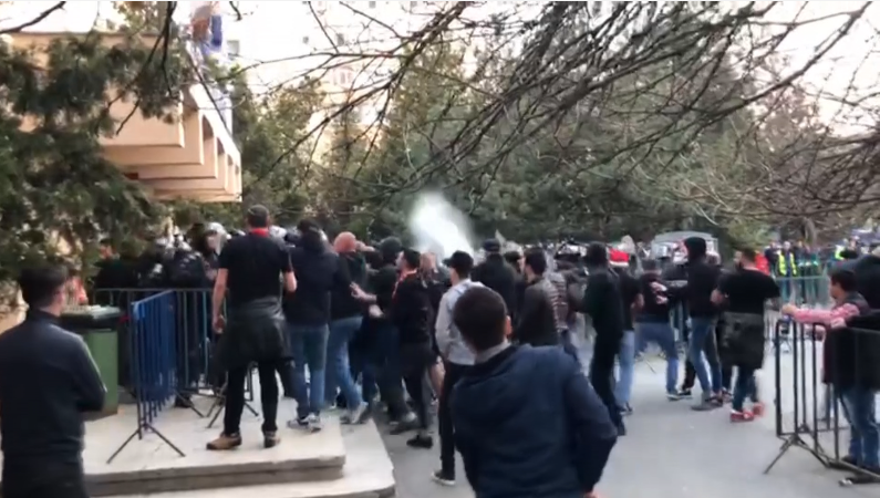 Atentie, imagini socante! Momentul in care galeria lui Dinamo este evacuata din sala de la Focsani! VIDEO_5