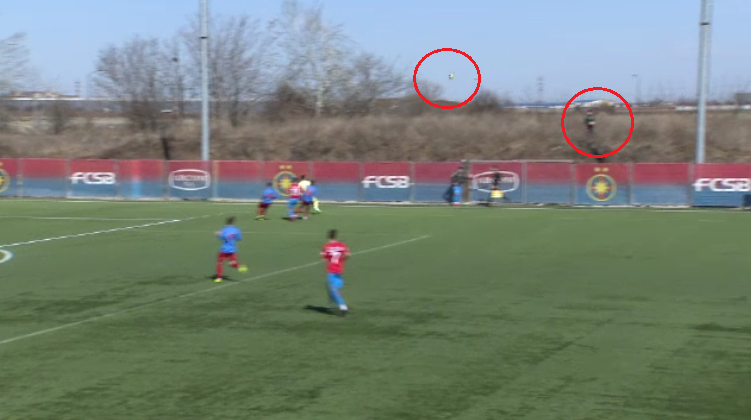 Cel mai pedepsit jucator de la FCSB - CSA Steaua: l-au trimis pe camp sa caute mingile printre balarii :) VIDEO_6