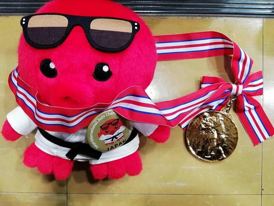 Stralucitor in intuneric! Judoka nevazator Alex Bologa, aur in Japonia_3