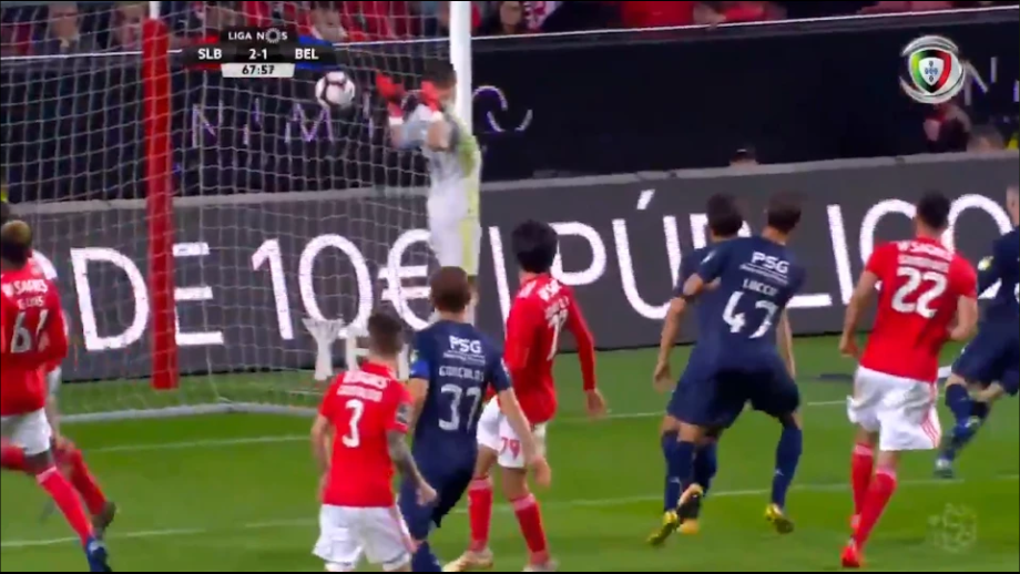 Gafa INCREDIBILA in Portugalia! A lasat mingea sa intre in poarta! Cum a gafat portarul lui Benfica! VIDEO_2