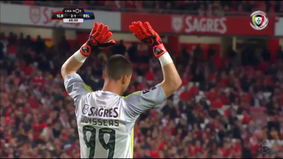 Gafa INCREDIBILA in Portugalia! A lasat mingea sa intre in poarta! Cum a gafat portarul lui Benfica! VIDEO_5