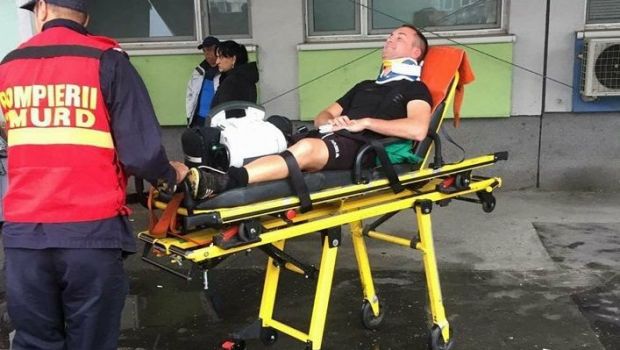 
	Cel mai ghinionist arbitru din Romania a luat bataie a doua oara in doi ani! In 2017 a fost spitalizat dupa ce un jucator a tabarat pe el, acum un patron l-a lovit
