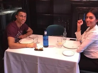 
	Imaginile care arata ca Ronaldo e zeu la Torino! Cristiano a scos-o pe Georgina la restaurant dupa 3-0 cu Atletico, dar s-a simtit ca in peluza: VIDEO
