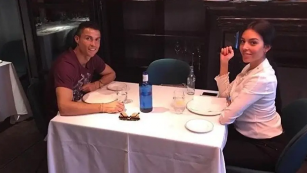 
	Imaginile care arata ca Ronaldo e zeu la Torino! Cristiano a scos-o pe Georgina la restaurant dupa 3-0 cu Atletico, dar s-a simtit ca in peluza: VIDEO
