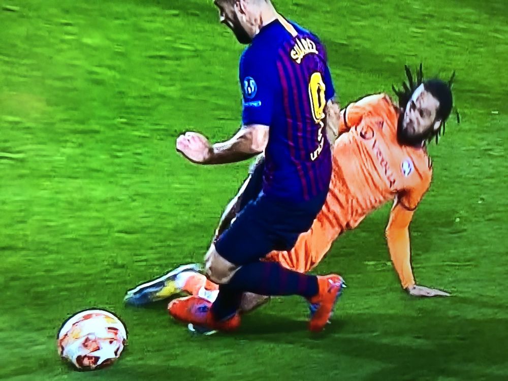 "Suarez TRISEAZA si cu VAR, trebuie suspendat pe viata!" Atac uluitor la atacantul Barcei dupa penalty-ul primit cu Lyon. FOTO_1