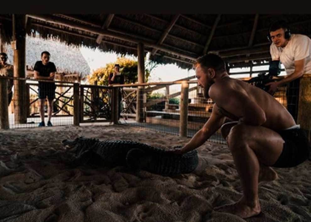 Imagini SOCANTE! Conor McGregor a intrat in ring cu un aligator! Galerie FOTO_9