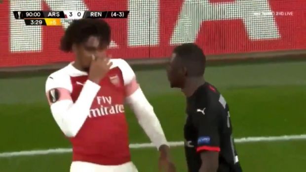 
	Faza incredibila in UEFA Europa League la Arsenal - Rennes! Iwobi i-a facut semn adversarului sau ca...ii miroase gura!&nbsp;VIDEO

