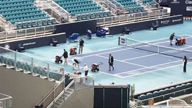 
	Campion si la modestie! Roger Federer a oferit IMAGINEA ZILEI la Miami: cum a fost surprins elvetianul la antrenamente | FOTO VIRAL
