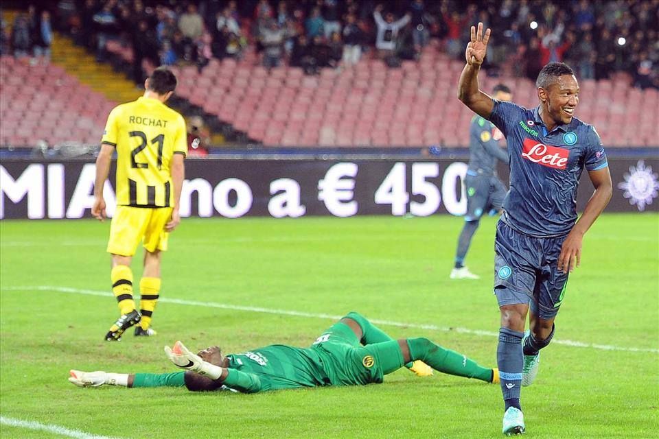 Povestea fotbalistului caruia Napoli a fost aproape sa ii termine cariera! Directorul sportiv l-a lovit cu pumnul!_6