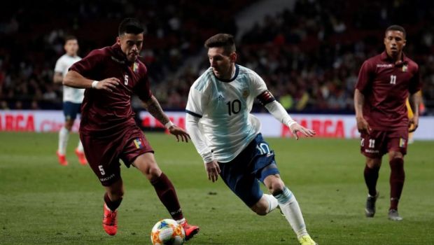 
	Situatie incredibila dupa ce l-au invins pe Messi! Un jucator din Premier League acuza ca a primit tricou FAKE de 10 euro la nationala

