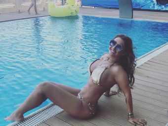 
	FOTO | Anamaria Prodan loveste din nou! Cum s-a pozat sexy-impresara pe blaconul locuintei din Dubai
