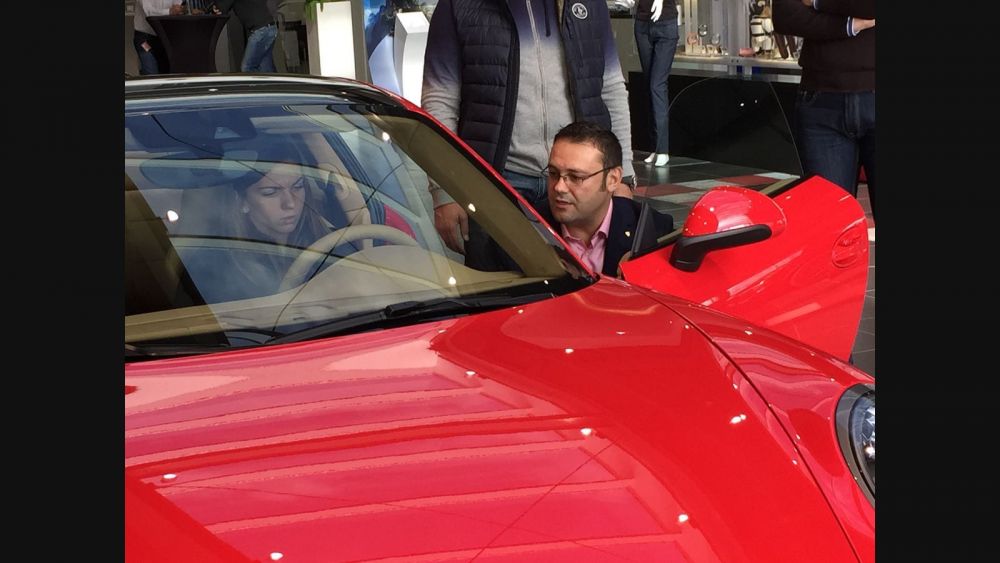 Simona Halep si-a luat masina noua de 150.000 euro si i-a dat imediat mesaj lui Valtteri Bottas: "Provocare acceptata". GALERIE FOTO_3