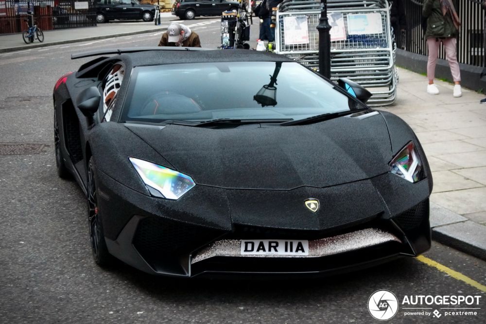 Cine e moldoveanca bomba sexy care a blocat o strada din Londra cu Lamborghiniul sau decorat cu 2 milioane de cristale Swarovski! VIDEO_5