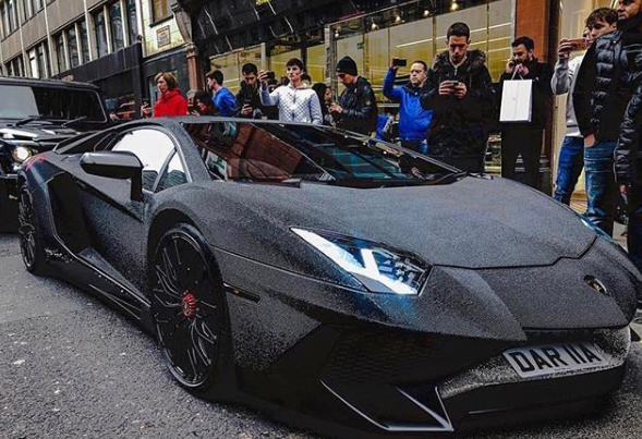 Cine e moldoveanca bomba sexy care a blocat o strada din Londra cu Lamborghiniul sau decorat cu 2 milioane de cristale Swarovski! VIDEO_6
