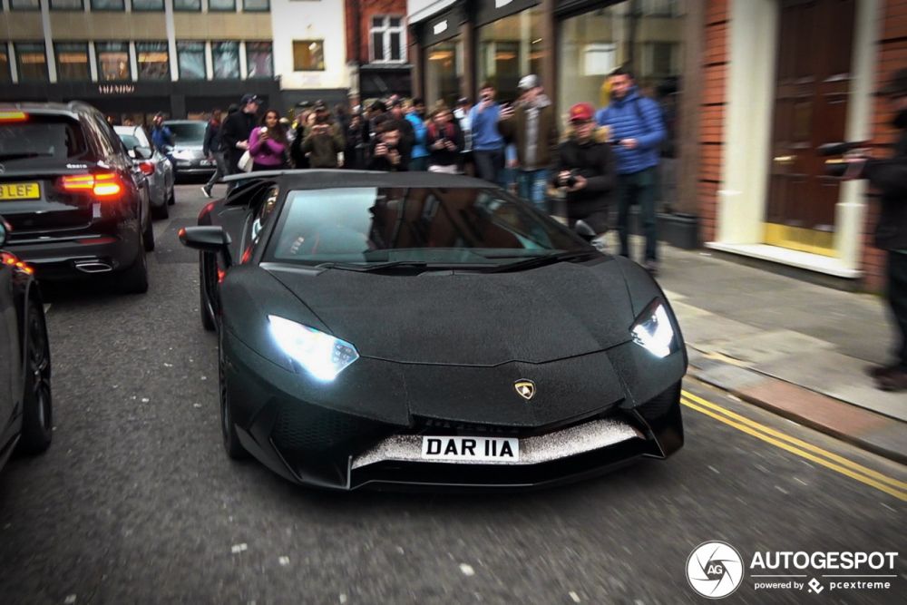 Cine e moldoveanca bomba sexy care a blocat o strada din Londra cu Lamborghiniul sau decorat cu 2 milioane de cristale Swarovski! VIDEO_8