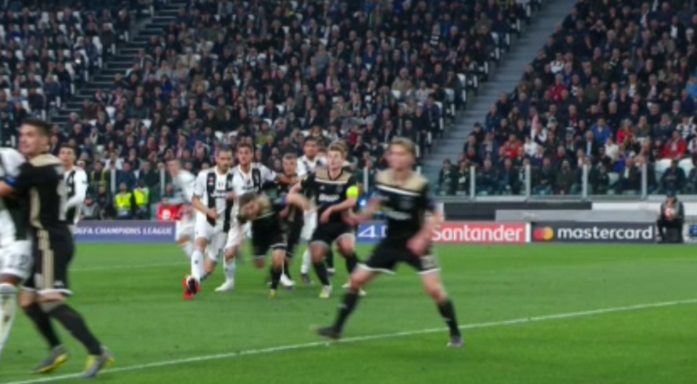 FABULOS! De Ligt si-a faultat coechipierul! Faza INCREDIBILA la golul lui Cristiano Ronaldo: Ajax a cerut anularea reusitei_4