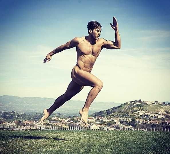 Fiul lui Adrian Bumbescu e model in California. Pozele sale nud fac senzatie_9