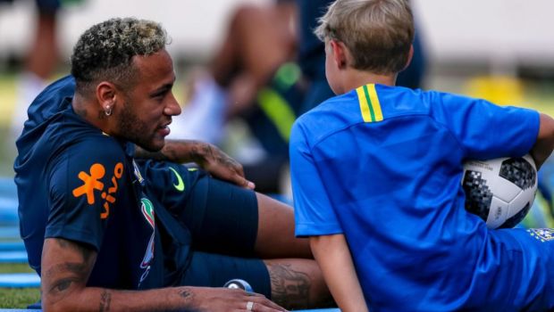 
	&quot;Asa tata, asa fiu!&quot; FABULOS: Neymar si fiul sau s-au intrecut la &quot;dat cu pumnul&quot; Cine a castigat | VIDEO

