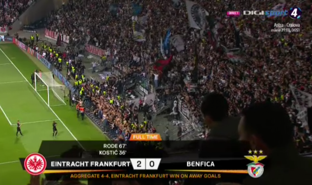 EINTRACHT - BENFICA 2-0 | Nebunie la Frankfurt! Fanii lui Eintracht au incercat sa intre pe teren dupa calificarea in prima semifinala europeana dupa 39 de ani_4