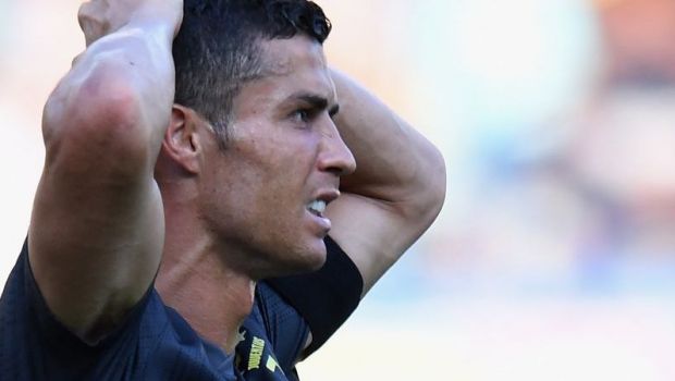 
	Gest OBSCEN facut de Cristiano Ronaldo catre jucatorii lui Juventus: &quot;Ce sa fac cu astia?&quot; Momentul care nu s-a vazut la TV: reactie incalificabila a lui CR7 dupa eliminarea cu Ajax | VIDEO
