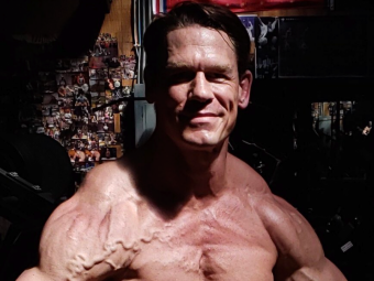 
	&quot;Comentati, va rog!&quot; Imaginile incredibile postate de John Cena de ziua lui! Cum poate sa arate la 42 de ani
