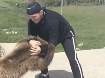 Khabib, omul care l-a RAPUS pe McGregor, s-a luptat cu un urs! Imagini scandaloase: animalul era LEGAT. VIDEO