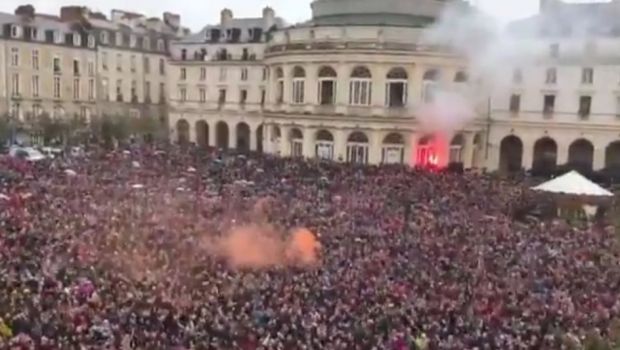 
	Imagini FA-BU-LOA-SE de la Rennes dupa ce au invins PSG in finala Cupei! Zeci de mii de fani au preluat salutul islandezilor! VIDEO
