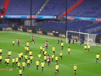 
	Fotbal ca in desene animate: 120 de copii vs. primul 11 al lui Feyenoord :) Cat s-a terminat meciul VIDEO
