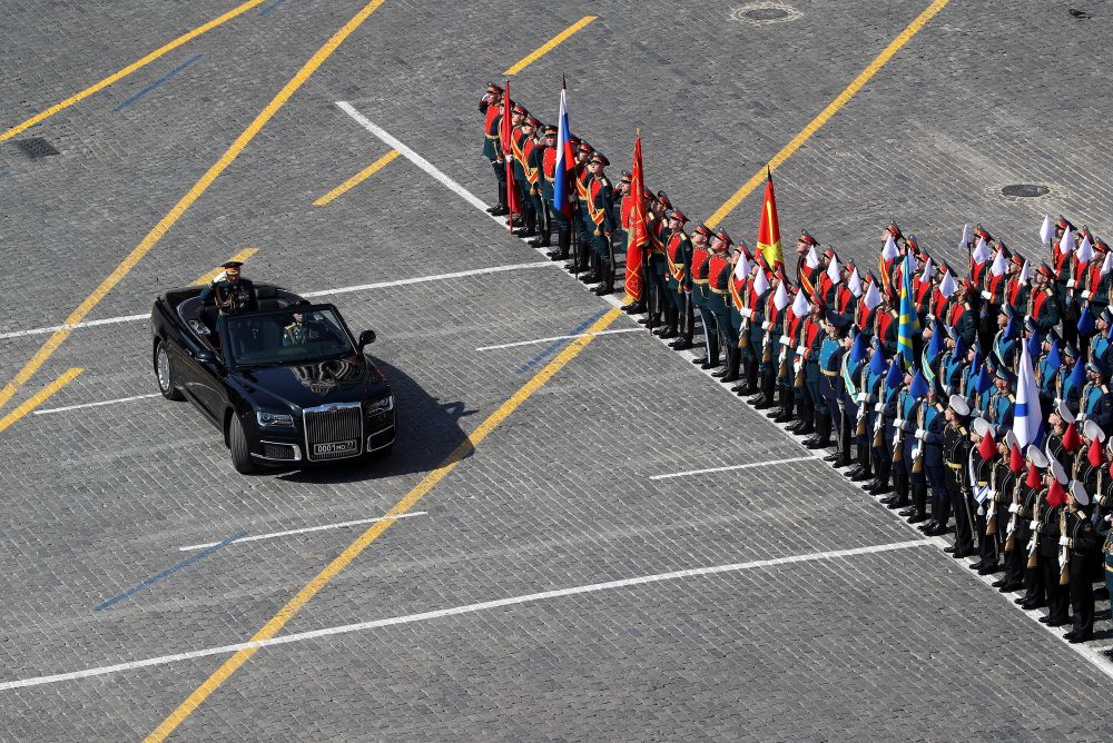 Cum arata noua limuzina de 150.000 euro a lui Putin. Rusii au copiat un model celebru de lux. FOTO_4