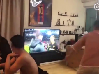 
	FAZA ZILEI: Un fan Barcelona a luat-o RAZNA dupa infrangerea rusinoasa cu Liverpool. VIDEO
