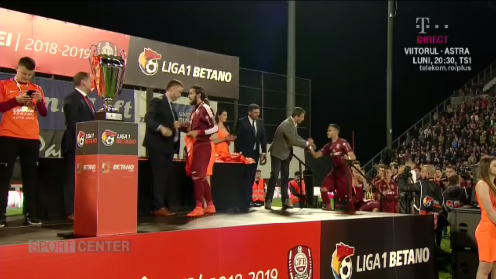 CFR CAMPIOANA | Noi n-ajungem in Liga, asa ca am FURAT trofeul! :)) Cum arata cupa primita de CFR Cluj pentru titlu_1