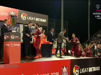CFR CAMPIOANA | Noi n-ajungem in Liga, asa ca am FURAT trofeul! :)) Cum arata cupa primita de CFR Cluj pentru titlu