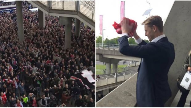 
	Imagini SENZATIONALE la Amsterdam! Fanii au cantat cu jucatorii in afara stadionului! Cum s-au despartit fanii lui Ajax de Frenkie de Jong! VIDEO
